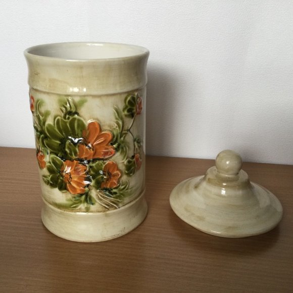 Vintage Italian ceramic jar lidded and a cup 3d raised flowers marked Italy - Picture 2 of 7